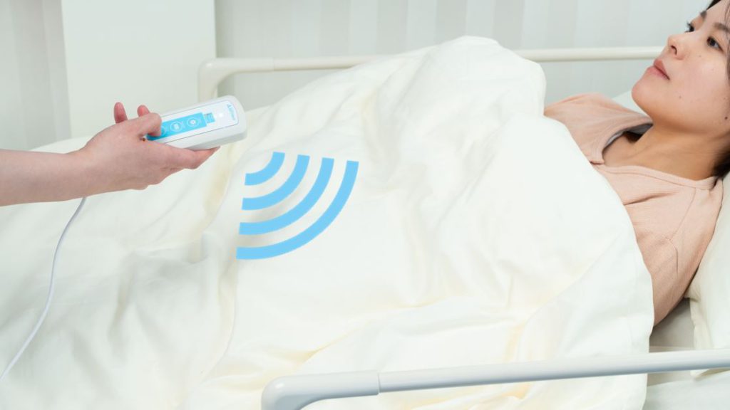 医療DXを支えるRFIDソリューション、サトーが「スマートケアバンド」を提供開始